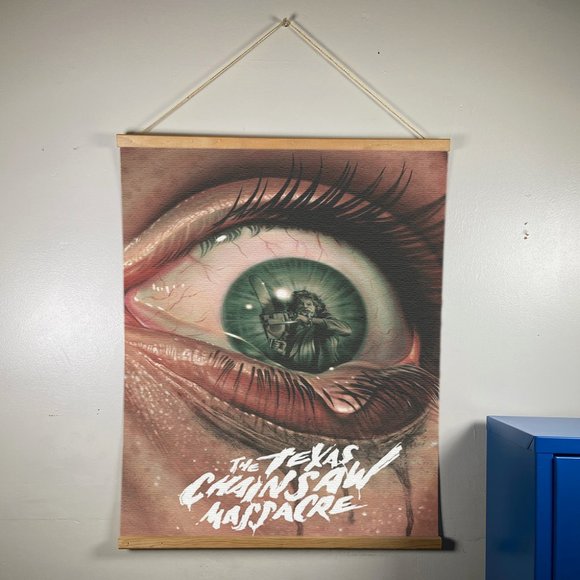 Texas Chain Saw Massacre Canvas Wooden Gold Hanger - Picture 1 of 4